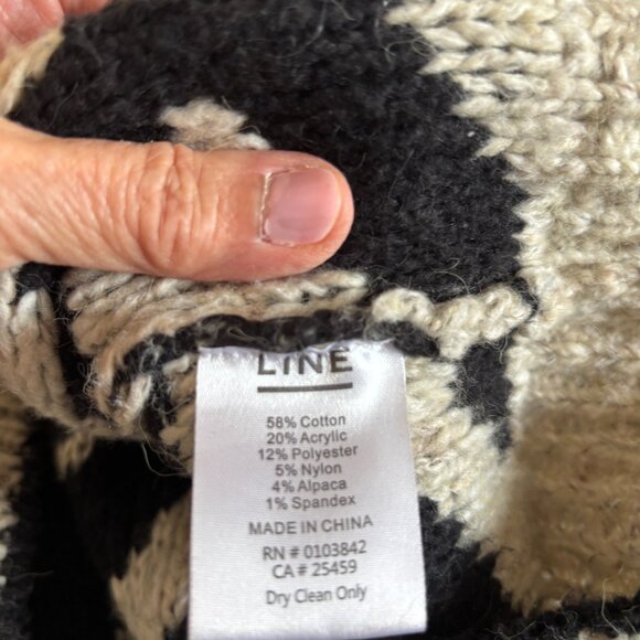 LINE Sweater - Warm - Size Medium but will fit Large as well - Picture 6 of 6